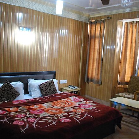 Hotel Kaisar Srīnagar Exterior foto