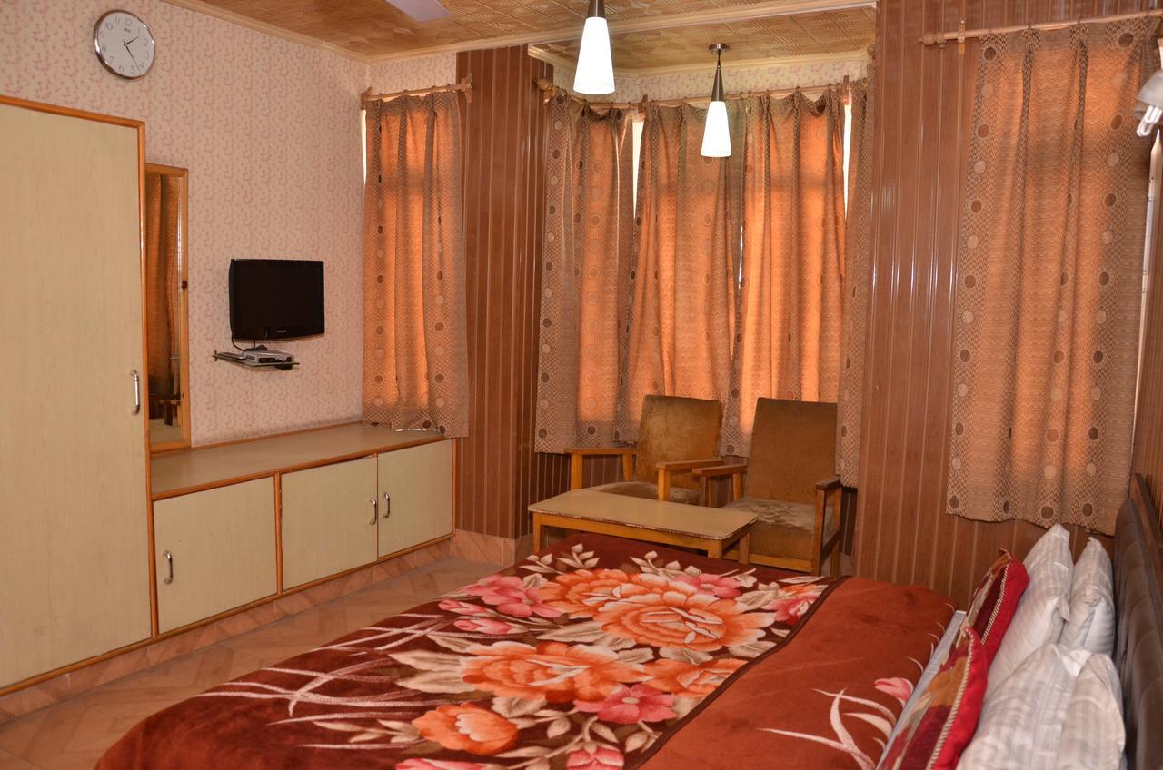 Hotel Kaisar Srīnagar Exterior foto