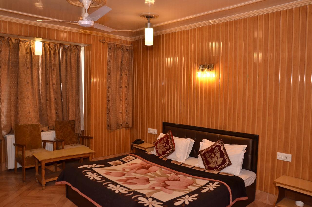 Hotel Kaisar Srīnagar Exterior foto